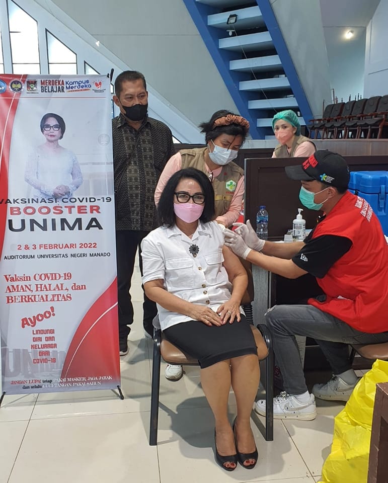 Kiat Prof Deitje Katuuk Berkomitmen Tuntaskan 1.500 Dosis Vaksin Hanya Dalam Tempo 2 Hari