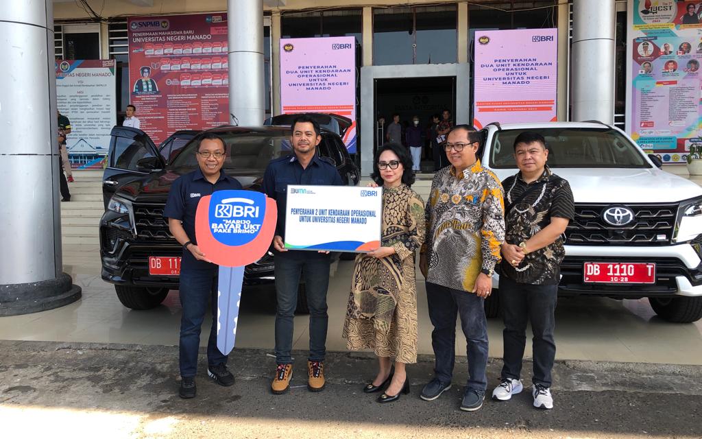 Tunjang Operasional Pendidikan, Rektor Unima Terima Dua Unit Kendaraan Dari PT Bank BRI