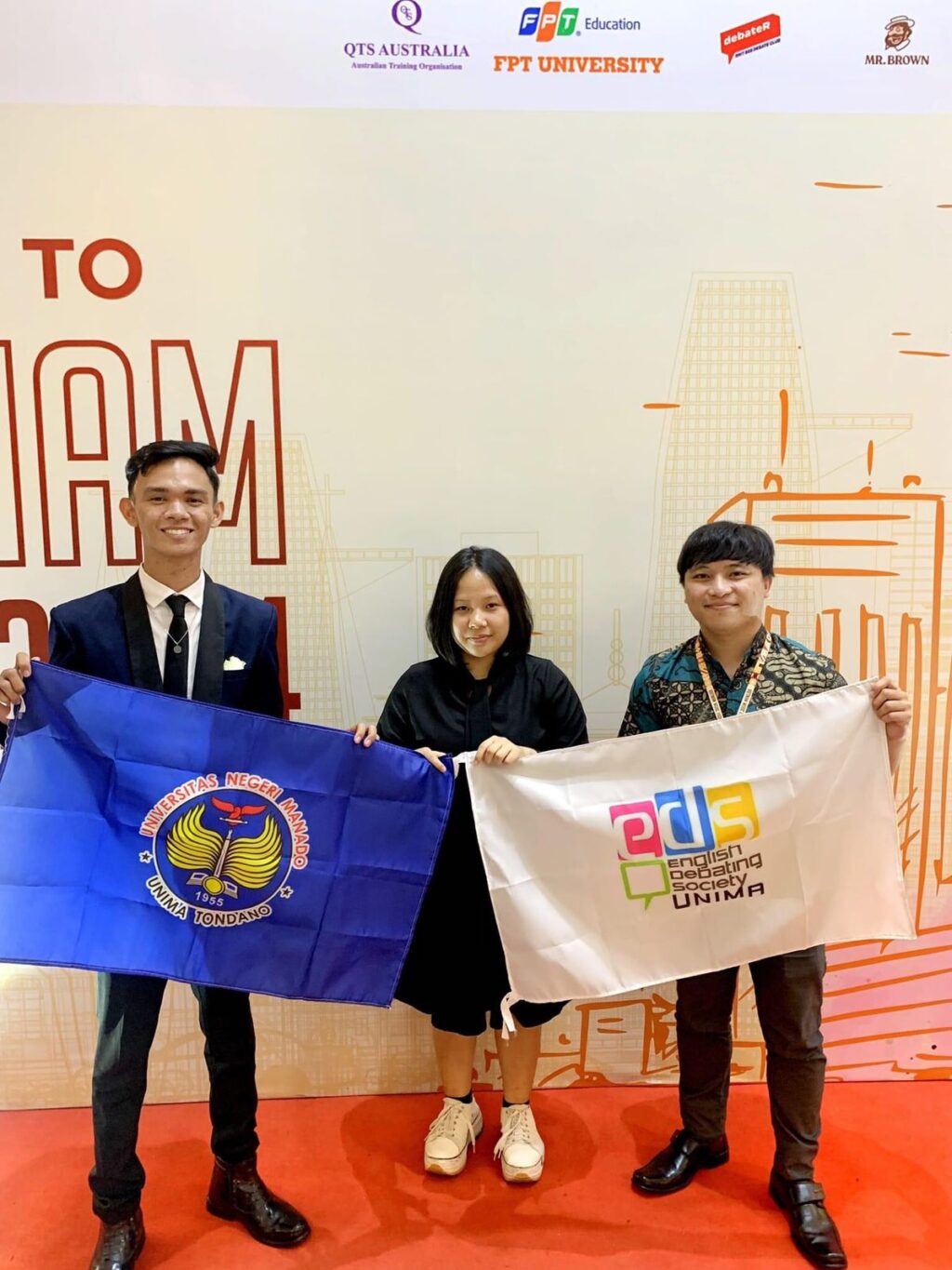 Tahun Baru Sejarah Baru, Tim Debat EDS Unima Raih Prestasi di WUDC Ho Chi Minh City, Vietnam