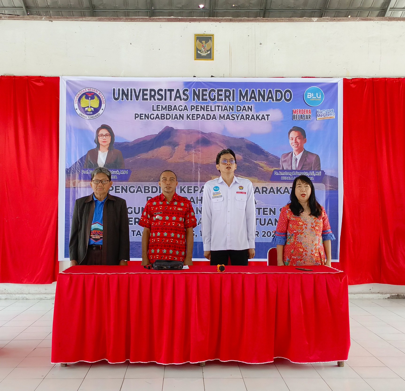 Unima Jadi Kampus Pertama Gelar Program Pengabdian dan Serahkan Bantuan 1000 Lembar Seng Bagi Korban Bencana Erupsi Gunung Ruang, Pj Bupati Sitaro Sebut Unima Buktikan Tri Dharma Perguruan Tinggi Bagi Masyarakat Tagulandang