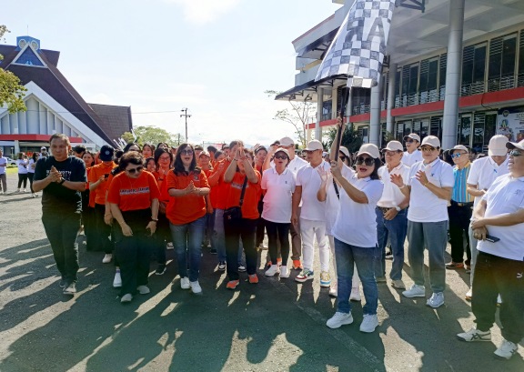 Meriahkan Dies Natalis ke 69 Tahun, Ribuan Civitas Akademika Unima Ikuti Lomba Jalan Sehat, Senam Bersama dan Line Dance 