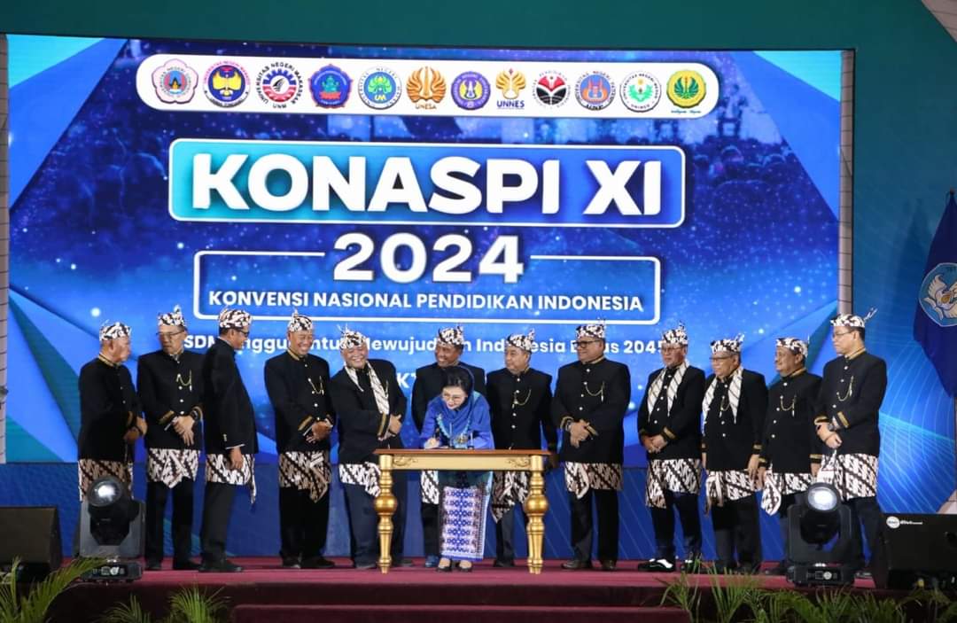 Disaksikan Dirjen Diktiristek, Rektor Unima Satu Satunya Perempuan Teken Naskah Deklarasi Penguatan Komitmen SDM Unggul Wujudkan Indonesia Emas 2045 di Konaspi XI Unesa
