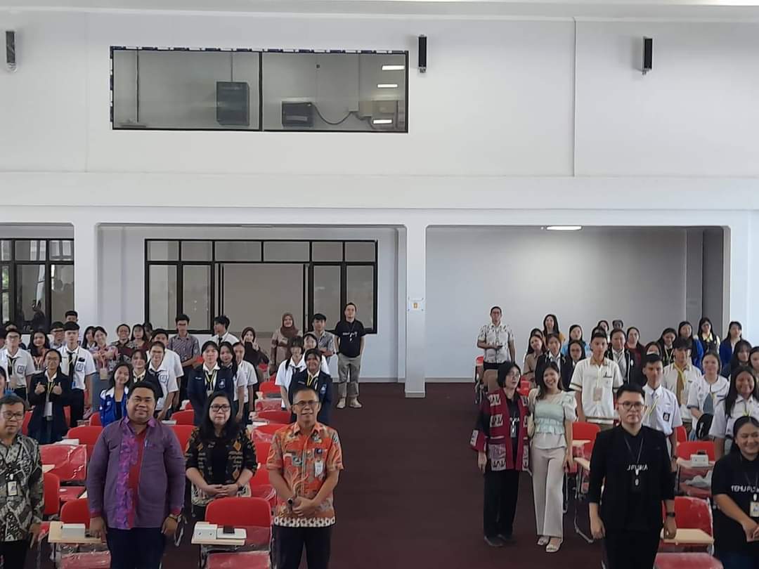 Tingkatkan Kemampuan Peserta Didik di Bidang Fisika, Plt WR I Unima Prof Gideon Maru Buka Event Tahunan Temu Fisika 2024