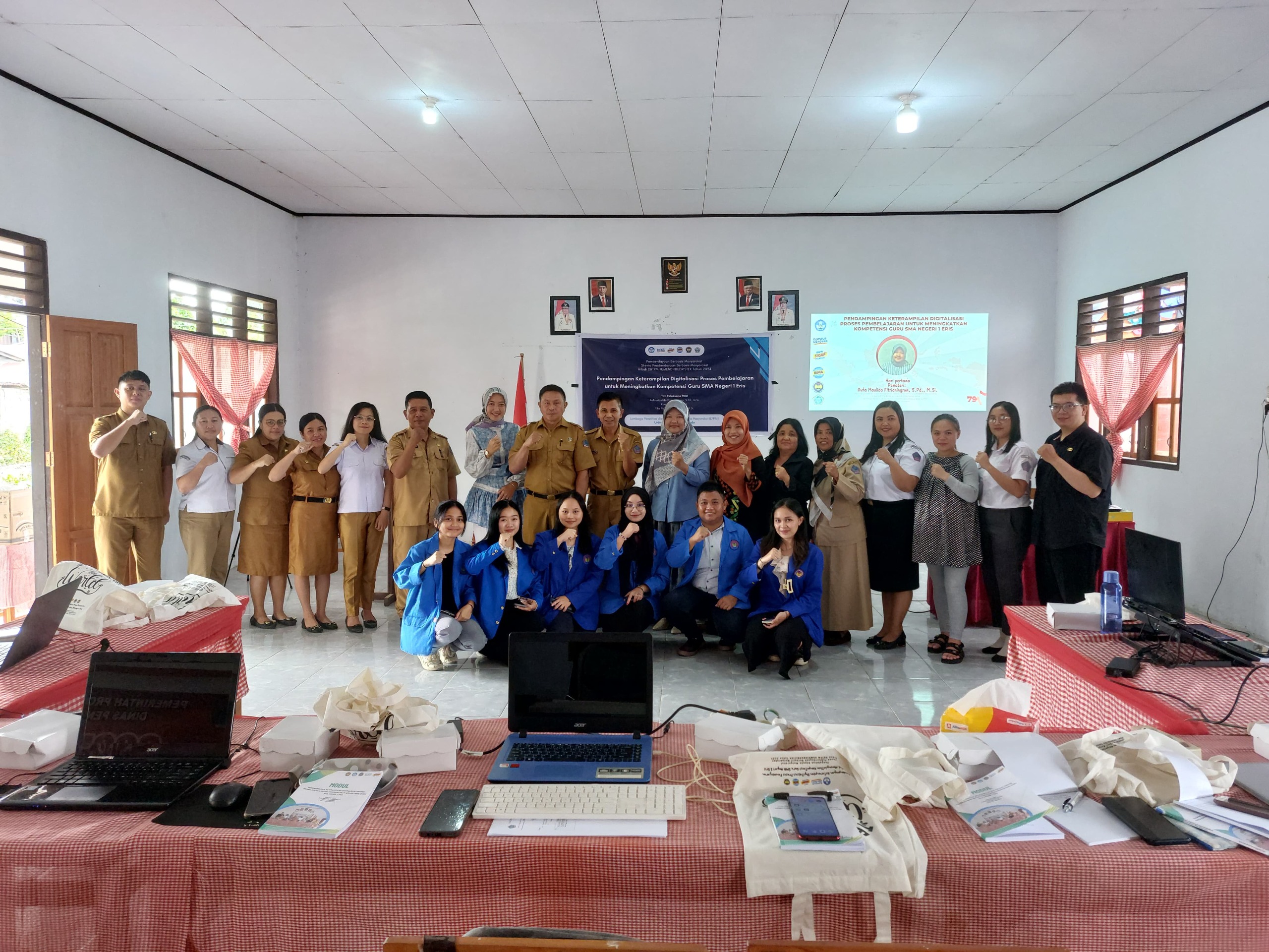 Rangkaian Pengabdian Tim PKM FMIPAK UNIMA di SMA Negeri 1 Eris Sukses Tingkatkan Kompetensi Digital Guru