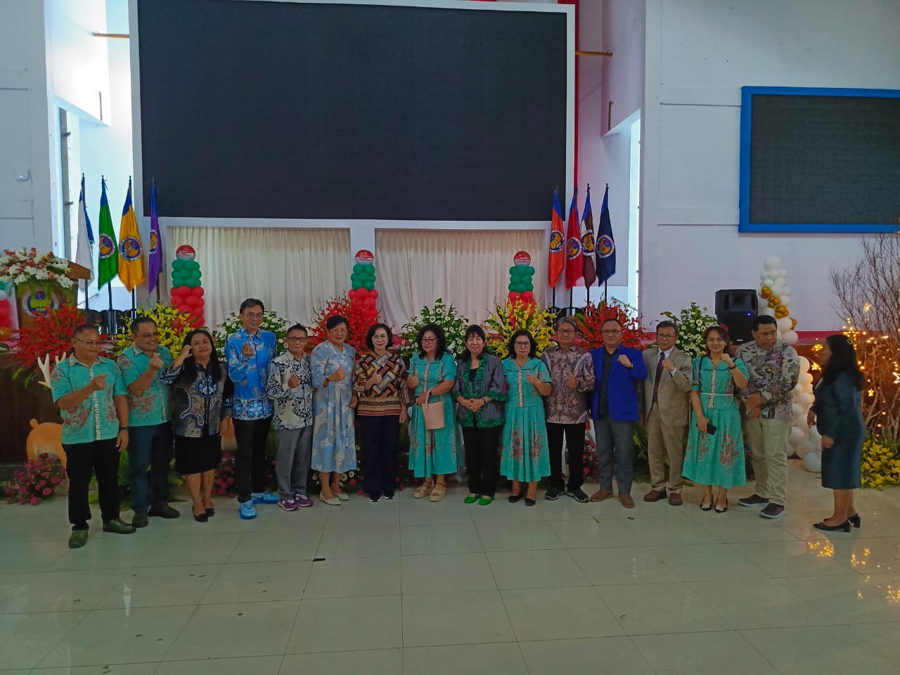 Gelar Ibadah Natal, Plt Rektor: Civitas Akademika Unima Harus Bersatu